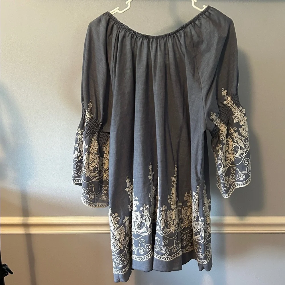 Blue and White Embroidered Blouse - Picture 4 of 6